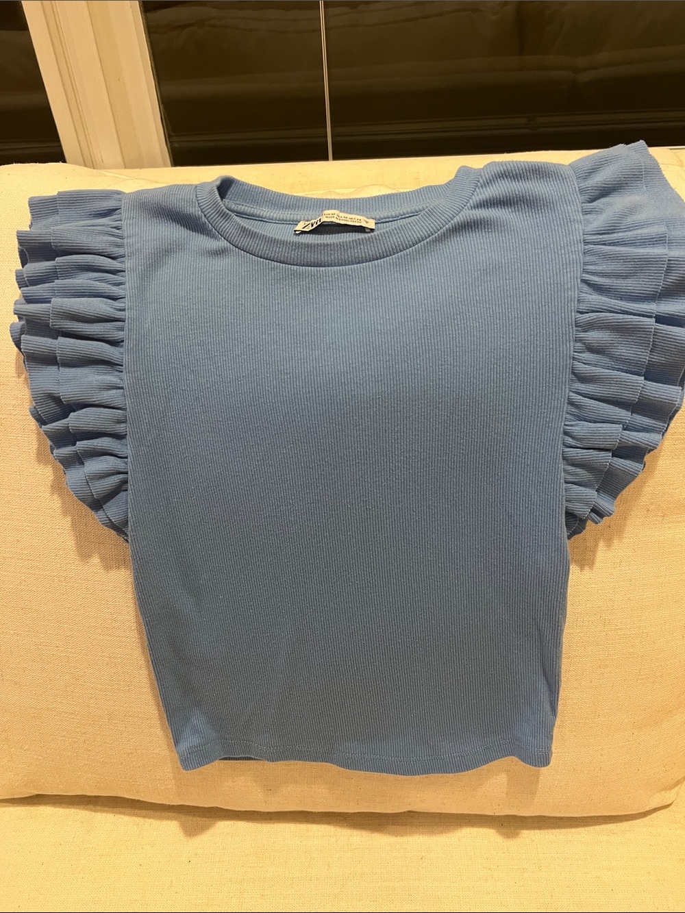 Zara Ribbed Ruffle Sleeve Top in Blue Size Medium; excellent condition